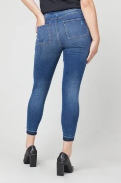 SPANX® Medium Control Distressed Denim Skinny Jeans -Outlet Mode Zyra Store 310 337s2