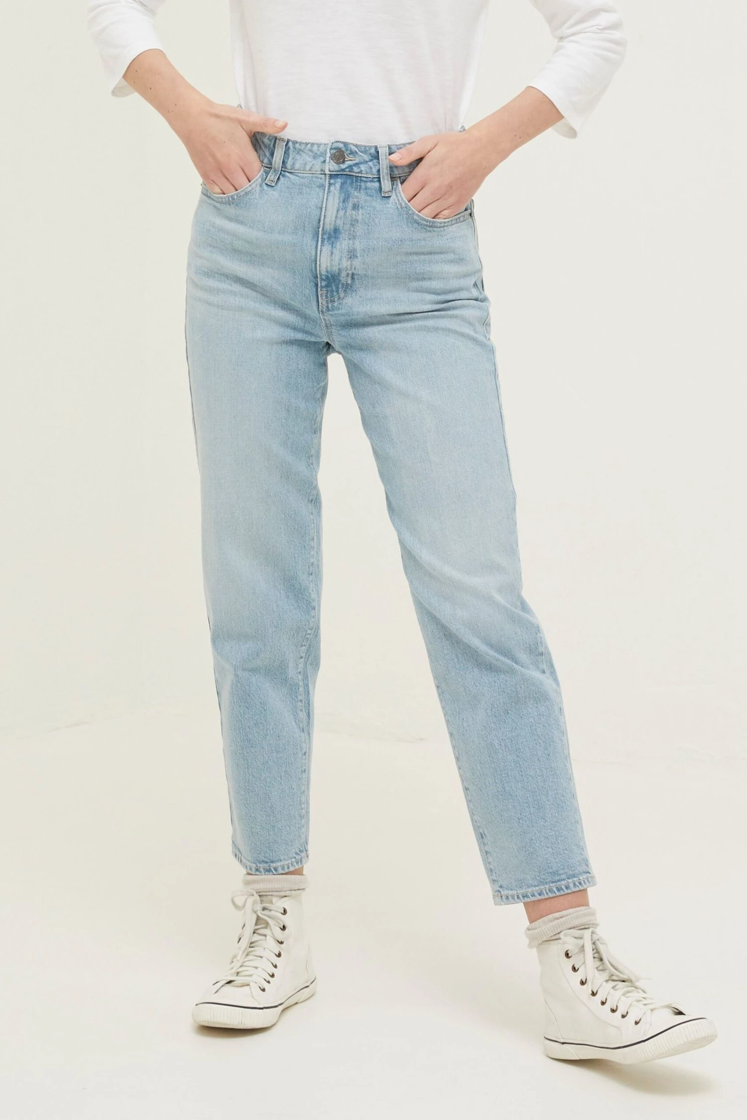 FatFace Blue Bray Barrel Jeans 3 FatFace Blue Bray Barrel Jeans