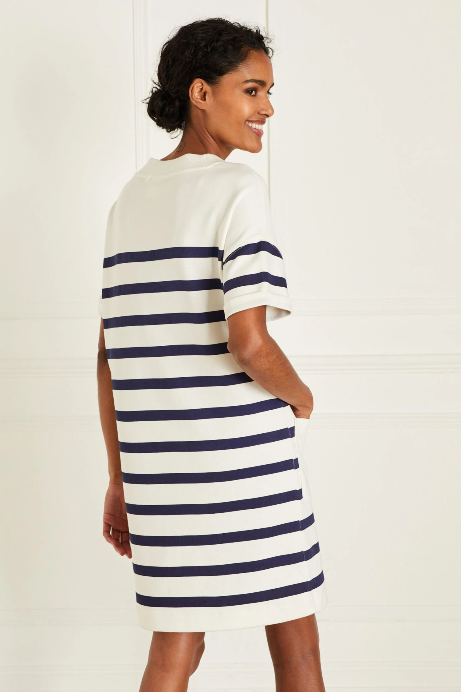 Next Short Sleeve Notch V-Neck Jersey Pocket Detail Dress 5 Next Short Sleeve Notch V-Neck Jersey Pocket Detail Dress - Image 3