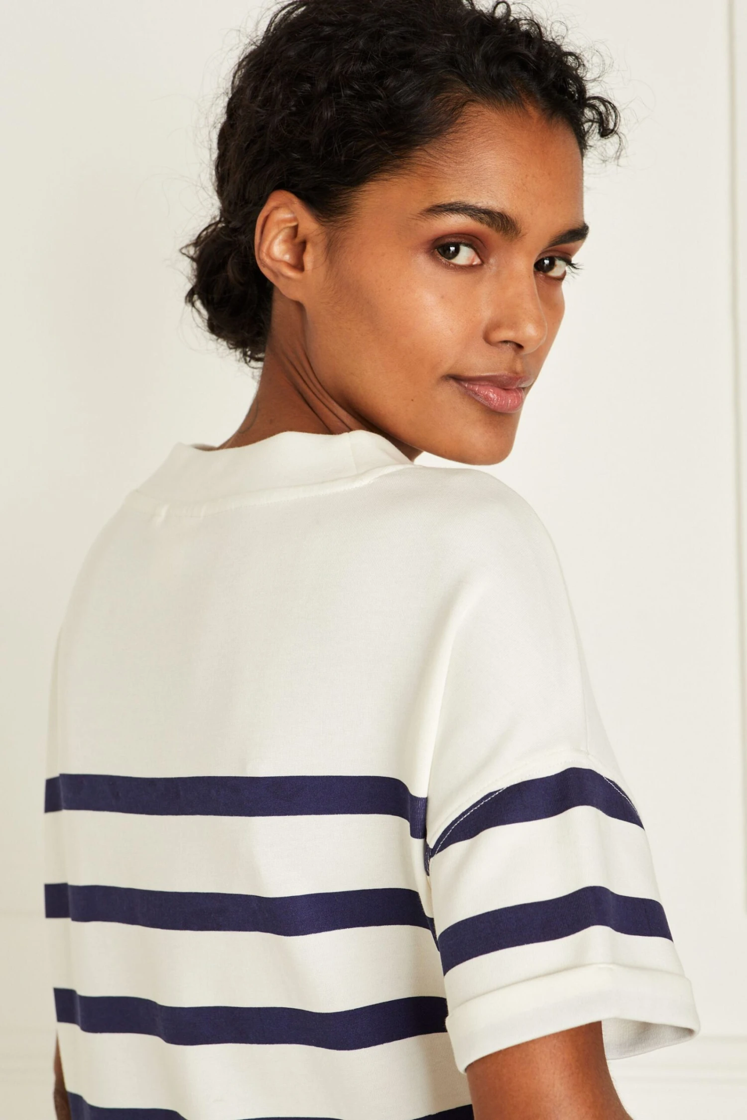 Next Short Sleeve Notch V-Neck Jersey Pocket Detail Dress 6 Next Short Sleeve Notch V-Neck Jersey Pocket Detail Dress - Image 4