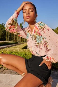 V&A L Love & Roses Printed Ruffle Frill Neck Metallic Blouse 9 V&A L Love & Roses Printed Ruffle Frill Neck Metallic Blouse -Outlet Mode Zyra Store K34726s4