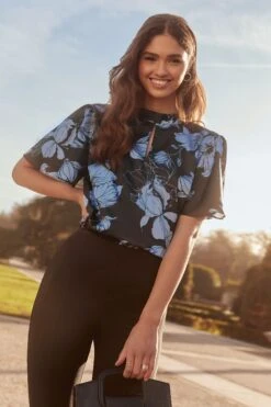 Friends Like These Angel Sleeve Keyhole Blouse