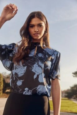 Friends Like These Angel Sleeve Keyhole Blouse 9 Friends Like These Angel Sleeve Keyhole Blouse -Outlet Mode Zyra Store Q34454s4