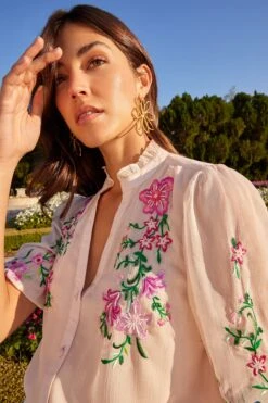 V&A L Love & Roses Floral Embroidered Ruffle V Neck Blouse -Outlet Mode Zyra Store Q34989s4