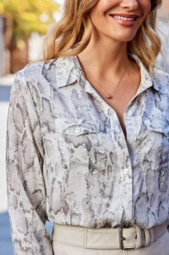 Sosandar Snake Print Utility Pocket Shirt -Outlet Mode Zyra Store Q38311s4