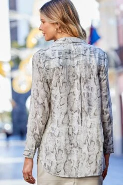 Sosandar Snake Print Utility Pocket Shirt -Outlet Mode Zyra Store Q38311s5